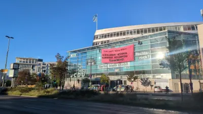 Almanya’da Başbakan Merz’in Partisine İklim Aktivistlerinden Pankartlı Protesto