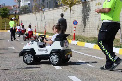 Elazığ'da Minik Öğrenciler Trafik Kurallarını Eğlenerek Öğrendi