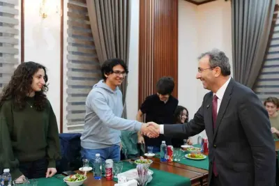 Pendik'te Üniversiteyi Kazanan Gençlere 20 Bin TL Eğitim Desteği Hesaplara Yattı