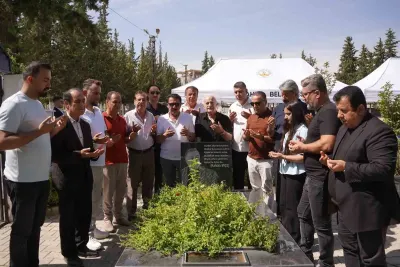 Kahtalı Mıçe Mezarı Başında Anıldı: Sanatçı Dostları ve Sevenleri Yalnız Bırakmadı
