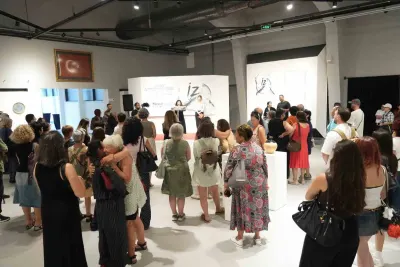 Kepez'de Sanat Dolu Buluşma: 'İZ' Çağdaş Seramik Sergisi Ziyaretçilerini Bekliyor