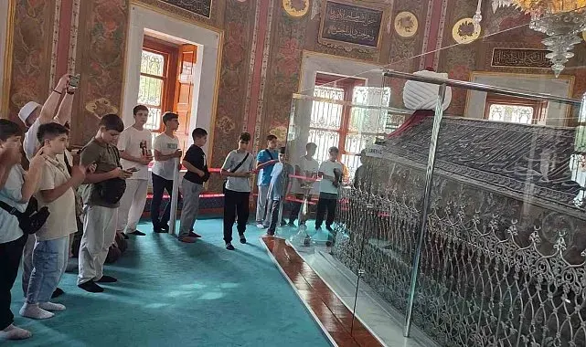 Eğitimlerini tamamlayan hafızlar ecdadın izinde tarihi yolculuk yaptı