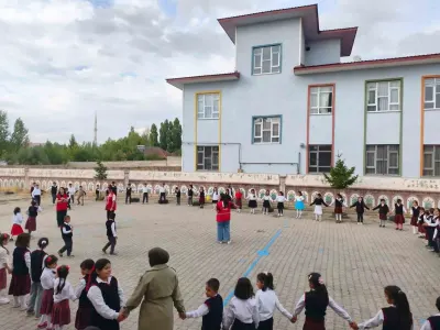 Patnos’ta Kızılay Gönüllüleri Öğrencilerle Bir Araya Geldi