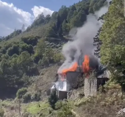 Trabzon'da Çaykara'da Çıkan Yangında Ev Küle Döndü