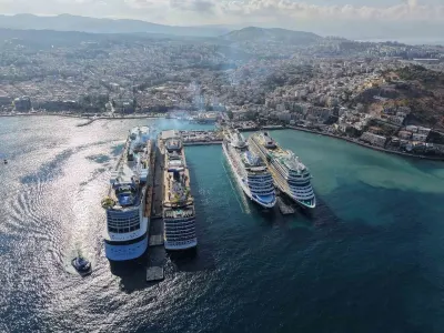 Kuşadası Ege Port Limanı'na 4 Kruvaziyerle 11 Bin 811 Turist Geldi
