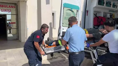 Adıyaman Besni'de Hafriyat Kamyonu ile Otomobil Çarpıştı: 3 Yaralı