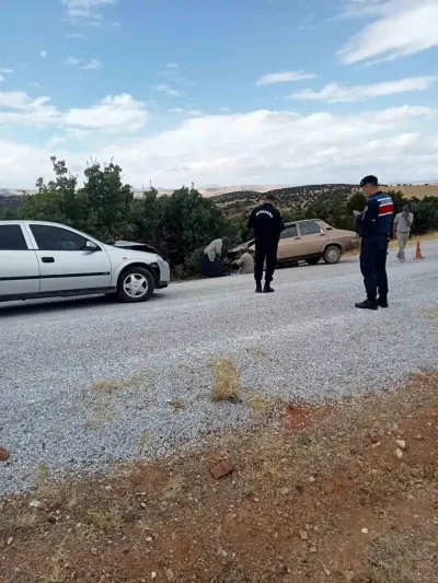 Sivrihisar’da Kafa Kafaya Çarpışma: 1’i Ağır 2 Yaralı