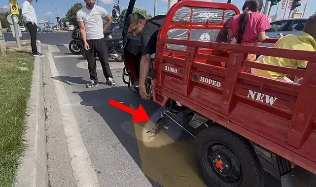 Mopede dadanan yavru kedi ezilmekten son anda kurtarıldı