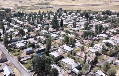 Yüksekova'nın Simetrik Güzelliği: Doğanlı Köyü Havadan Görüntülendi