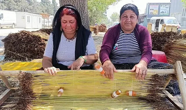 Kahramanmaraş'ın asırlık tarhana geleneğini yaşatan doğal çiğ ustaları naylon ürünlere karşı direniyor