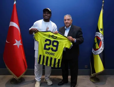 Eski Fenerbahçeli Emmanuel Emenike Kulübü Ziyaret Etti