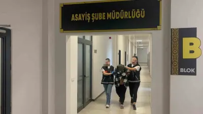 Kocaeli'nde Eşini Öldüren Kadının Duruşmasında Yürek Burkan Anlar: 4 Yaşındaki Kızı Annesini Teselli Etti