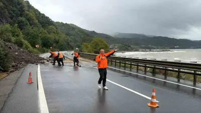 Alaplı-Akçakoca Karayolunda Heyelan: Ulaşımda Geçici Aksamalar Yaşandı