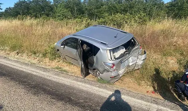 Bilecik'te kamyonetle otomobil çarpıştı: 3 yaralı
