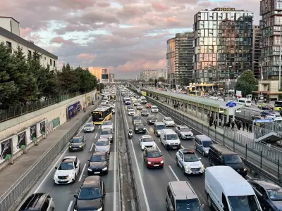 İstanbul'da Trafik Yoğunluğu Akşam Saatlerinde Yüzde 69'a Ulaştı