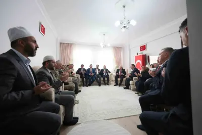 Milli Savunma Bakanı Yaşar Güler'den Şehit Emin Polat'ın Baba Ocağına Ziyaret