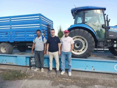 Manyas'ta Ayçiçeği Hasadı Devam Ediyor: Ön Alım Fiyatı 37 Lira Olarak Belirlendi