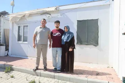 Depremzede Hasan Konteynerde Günde 10 Saat Çalışarak Tıp Fakültesini Kazandı
