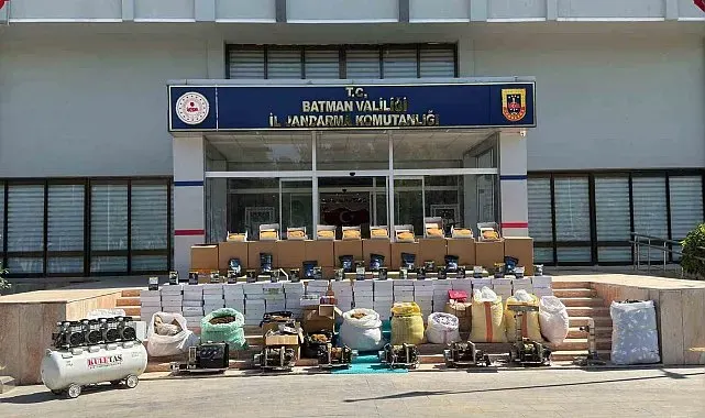 Batman'da kaçakçılık operasyonunda binlerce kaçak ürün ele geçirildi