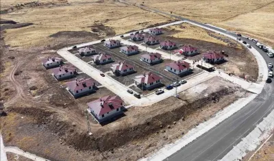 Tunceli'de Tamamlanan 18 Kırsal Konut Hak Sahiplerine Teslim Edildi