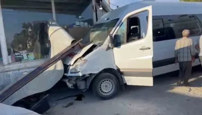 Şanlıurfa’da İşçi Servisi Dükkana Girdi: 10 Yaralı