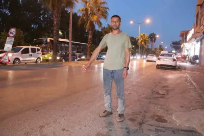 Adana'da Halk Otobüsünün Açık Kapısı Bisikletliyi Yere Savurdu