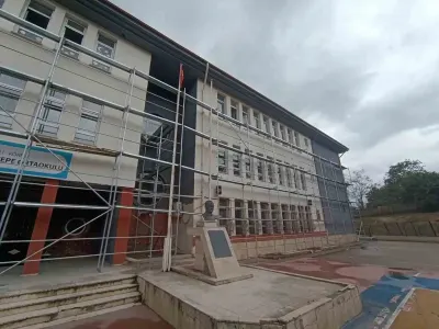 Körfez'de Okullara Kapsamlı Bakım ve Onarım Desteği