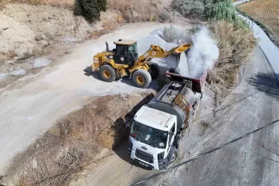 Efeler Belediyesi'nden Kırsalda Ulaşım Atağı: Savrandere ve Böcek Mahalleleri Asfaltla Buluştu