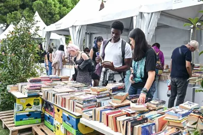 İZKİTAP'ta Edebiyat ve Kitap Dolu Buluşmalar Sürüyor