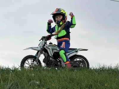 5 Yaşındaki Minik İkra Bisiklet Öğrenmeden Motosiklet Tutkunu Oldu
