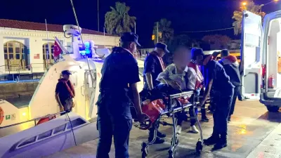 Çanakkale’de Beyin Kanaması Riski Taşıyan Hasta Sahil Güvenlik Botuyla Tahliye Edildi