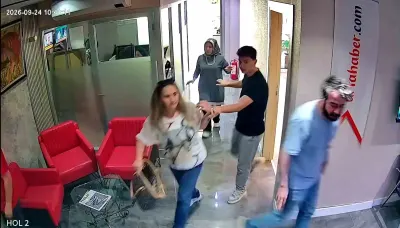 Şanlıurfa'daki 5.4 Büyüklüğündeki Deprem Anı Kamerada: Yerel TV Çalışanlarının Panik Dolu Anları