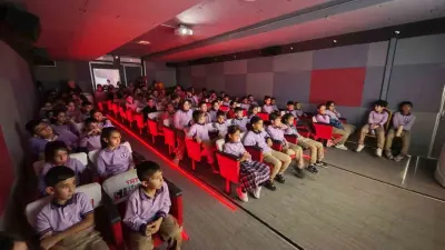 Bitlis Ahlat'ta Çocuklar TRT Sinema Tırı ile Buluştu