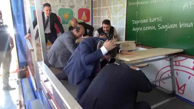 Tatbikatta 'Depremi Başlatıyoruz' Dediler: Gerçek Depreme Yakalandılar