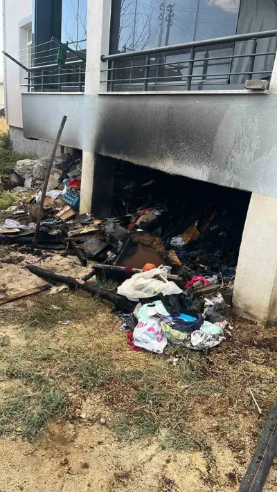 Elazığ Kovancılar'da Balkon Altında Çıkan Yangın Söndürüldü