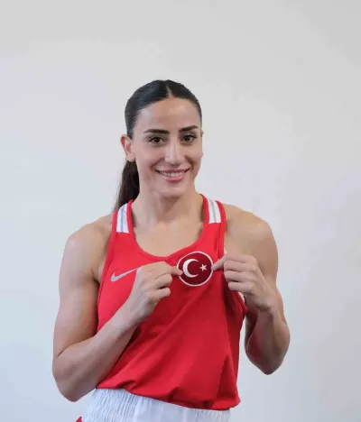 Milli Boksör Gizem Özer’den Avrupa Şampiyonası'nda Bronz Madalya