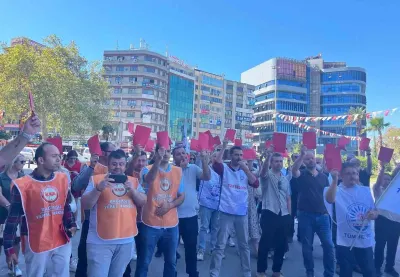 Konak Belediyesi İşçilerinden Hak Eylemi: Yönetime Kırmızı Kart