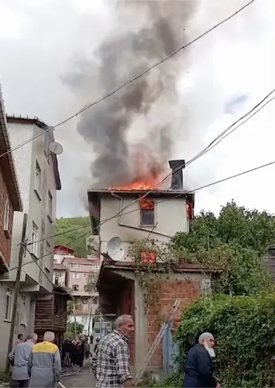 Kastamonu'da İki Katlı Ev Alevlere Teslim Oldu