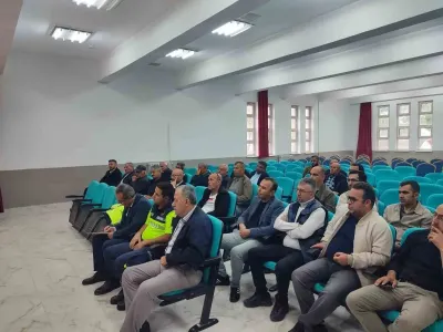 Karapınar'da Taşımalı Eğitim Öncesi Servis Şoförlerine Bilgilendirme Toplantısı
