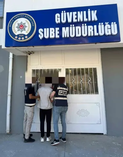 Muğla'da Okul Bahçesindeki Atatürk Büstünü Söken Şahıs Yakalandı