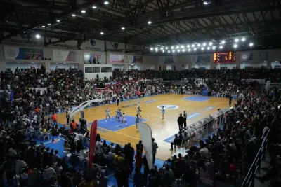 Turgutlu Belediyesi Kadın Basketbol Takımı'ndan Şiddete Karşı Tribün Koreografisi
