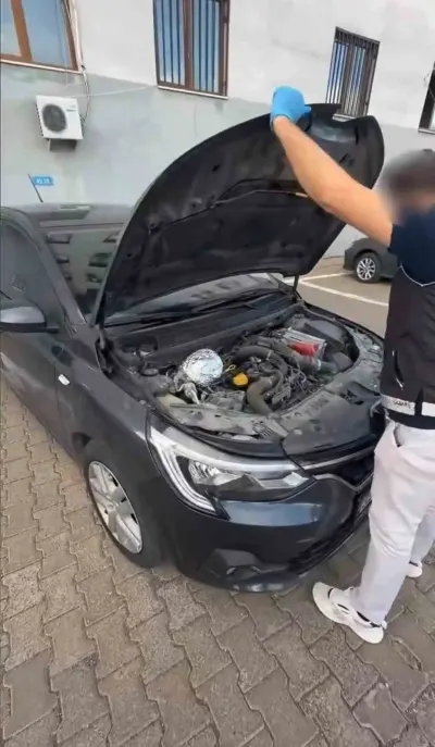 Bingöl'de Otomobilin Motorunda Uyuşturucu Baskını: 3 Tutuklama