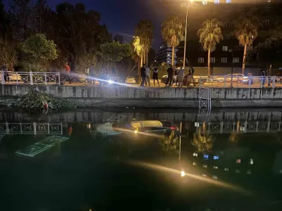 Adana'da Sulama Kanalına Uçan Otomobilin Sürücüsü Son Anda Kurtarıldı