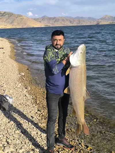 Keban Baraj Gölü’nde 30 Kiloluk Dev Turna Balığı Yakalandı