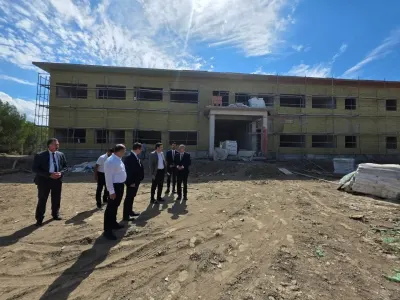 Kuyucak Kaymakamı Gülderen Pamukören Ortaokulu İnşaatında İnceleme Yaptı
