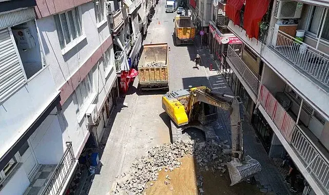 Efeler'de yol yenileme çalışmaları hız kesmiyor
