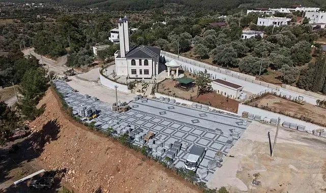 Çamlık Cami Önü Meydanı düzenleniyor