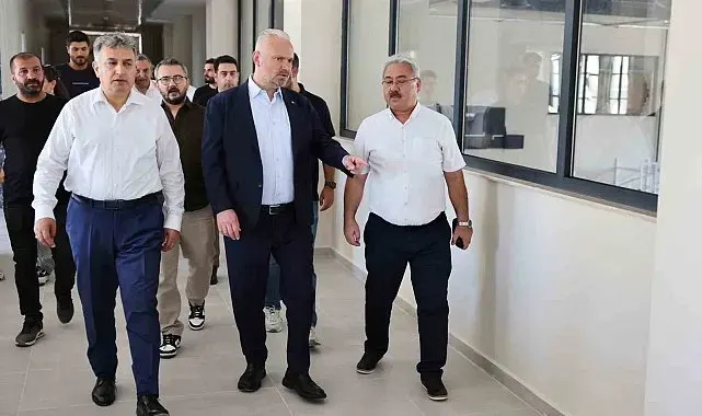 Menemen'de yapımı süren yeni gençlik merkezinde inceleme