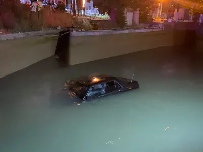 Mersin'de kanala düşen otomobili kurtarma operasyonunda şaşırtan görüntü