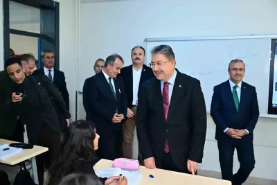 Eskişehir Valisi Dr. Erdinç Yılmaz, H. Ahmet Kanatlı Anadolu Lisesi Öğrencileriyle Buluştu